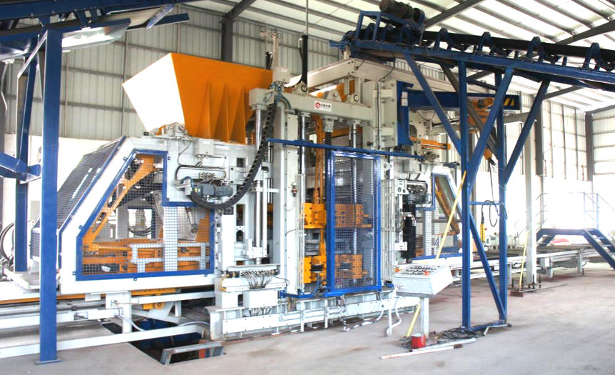 Quangong レンガ機械が中国南部で名声を得る - 舗装用レンガと菱形レンガを 1 台の機械で処理